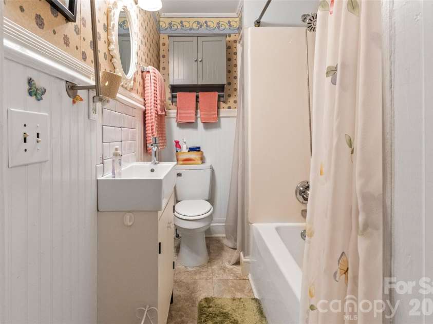 714 Pine Street, Kannapolis, NC 28081.  MLS# CAR4395619, YatesRealty ID 7556. 