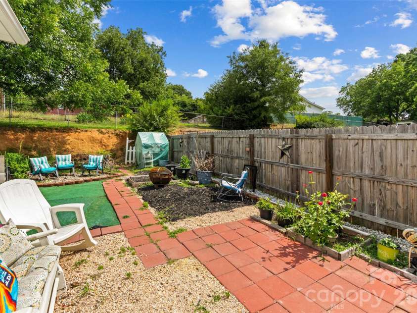 714 Pine Street, Kannapolis, NC 28081.  MLS# CAR4395619, YatesRealty ID 7556. 