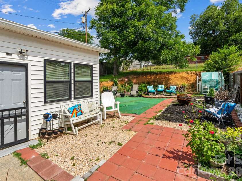 714 Pine Street, Kannapolis, NC 28081.  MLS# CAR4395619, YatesRealty ID 7556. 