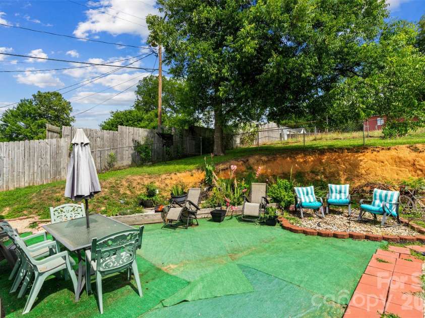 714 Pine Street, Kannapolis, NC 28081.  MLS# CAR4395619, YatesRealty ID 7556. 