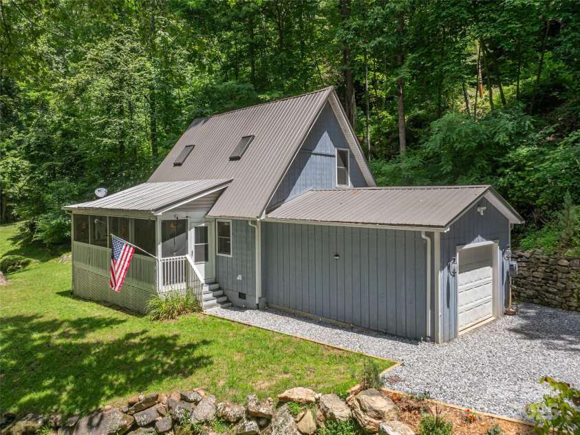 167 Treetop Lane, Waynesville, NC 28785.  MLS# CAR4281775, YatesRealty ID 7557. 
