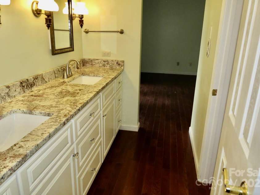871 Glen Cannon Drive, Pisgah Forest, NC 28768.  MLS# CAR4216993, YatesRealty ID 7558. Bathroom #3