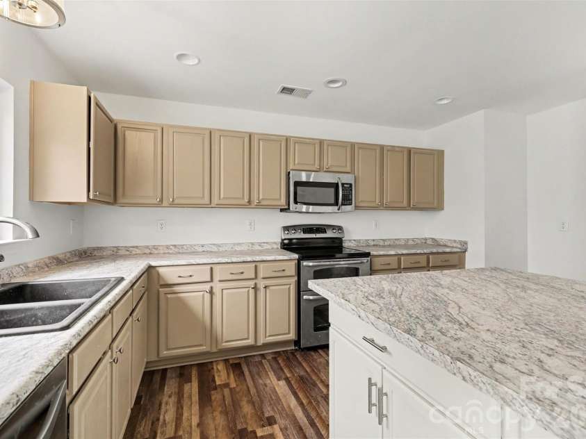 8919 Oransay Way, Charlotte, NC 28278.  MLS# CAR4353730, YatesRealty ID 7558. 