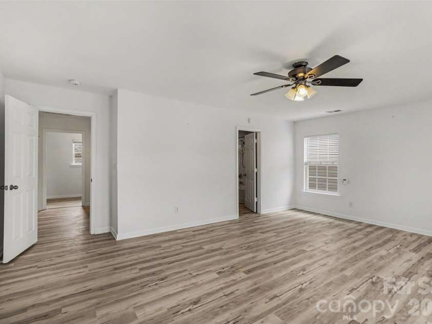 8919 Oransay Way, Charlotte, NC 28278.  MLS# CAR4353730, YatesRealty ID 7558. 
