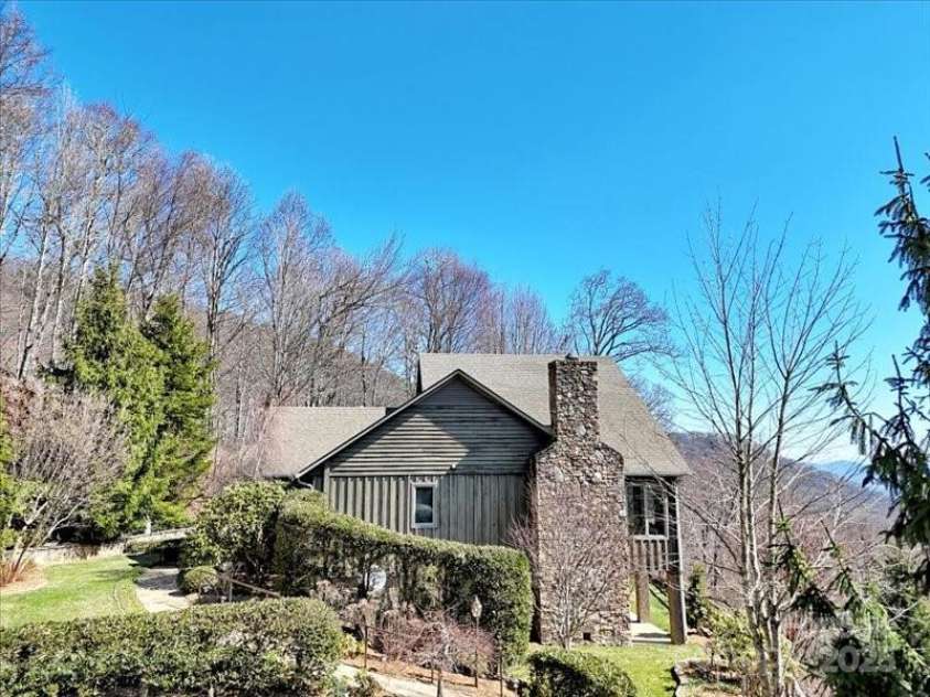 116 Dana Road, Waynesville, NC 28786.  MLS# CAR4243945, YatesRealty ID 756. 