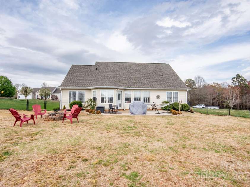 118 Heathrow Lane, Statesville, NC 28677.  MLS# CAR4239354, YatesRealty ID 7562. 