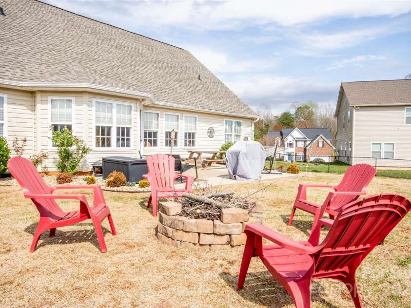 118 Heathrow Lane, Statesville, NC 28677.  MLS# CAR4239354, YatesRealty ID 7562. 