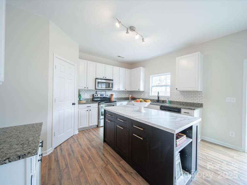 1120 Spicewood Pines Road, Fort Mill, SC 29708.  MLS# CAR4215795, YatesRealty ID 7563. Kitchen