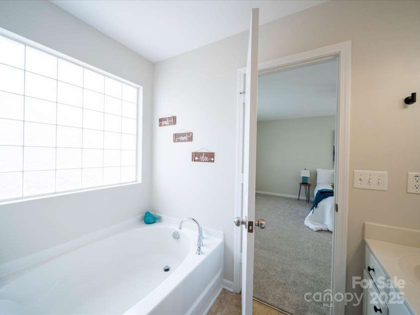 1120 Spicewood Pines Road, Fort Mill, SC 29708.  MLS# CAR4215795, YatesRealty ID 7563. Soaking Tub