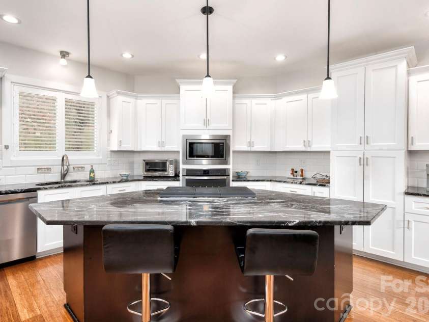 31 Central Avenue, Asheville, NC 28806.  MLS# CAR4355209, YatesRealty ID 7563. Kitchen Island Great for Breakfast or for Entertaining