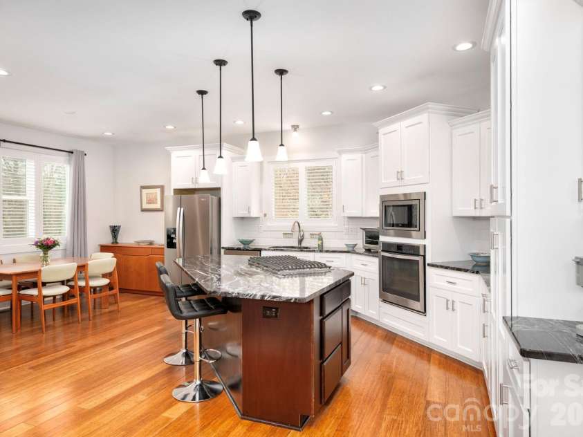 31 Central Avenue, Asheville, NC 28806.  MLS# CAR4355209, YatesRealty ID 7563. Light and Bright 