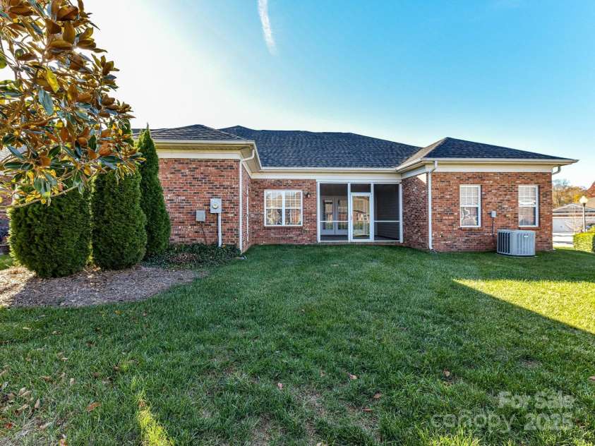 2802 Santiago Circle, Monroe, NC 28110.  MLS# CAR4324439, YatesRealty ID 7564. 