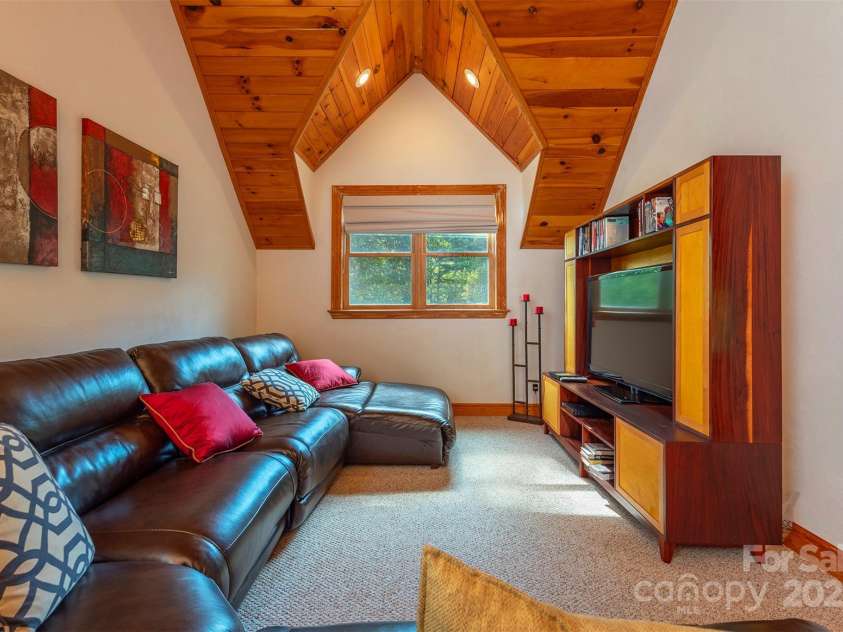 85 Prospectors Trail, Black Mountain, NC 28711.  MLS# CAR4307945, YatesRealty ID 7565. 