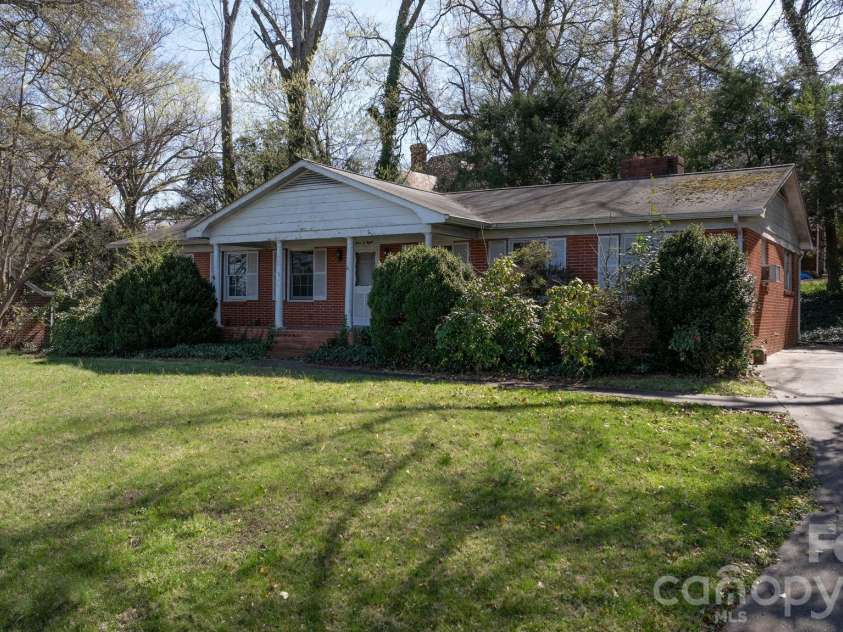 308 Concord Street, Morganton, NC 28655.  MLS# CAR4356808, YatesRealty ID 7566. 