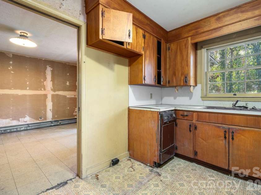 308 Concord Street, Morganton, NC 28655.  MLS# CAR4356808, YatesRealty ID 7566. 
