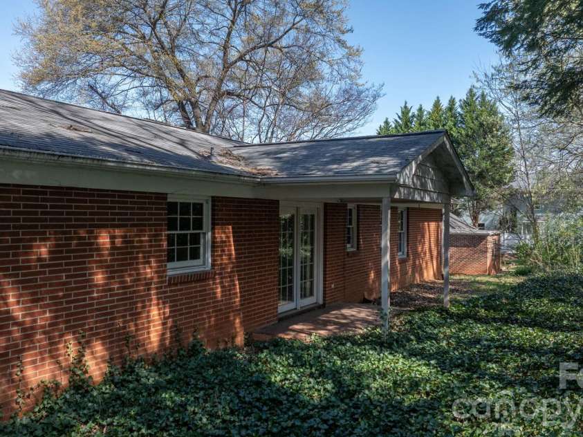 308 Concord Street, Morganton, NC 28655.  MLS# CAR4356808, YatesRealty ID 7566. 