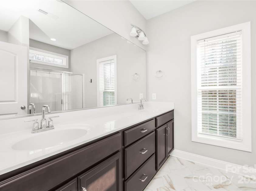 169 Turnberry Drive, Mocksville, NC 27028.  MLS# CAR4239304, YatesRealty ID 7567. Primary Bathroom