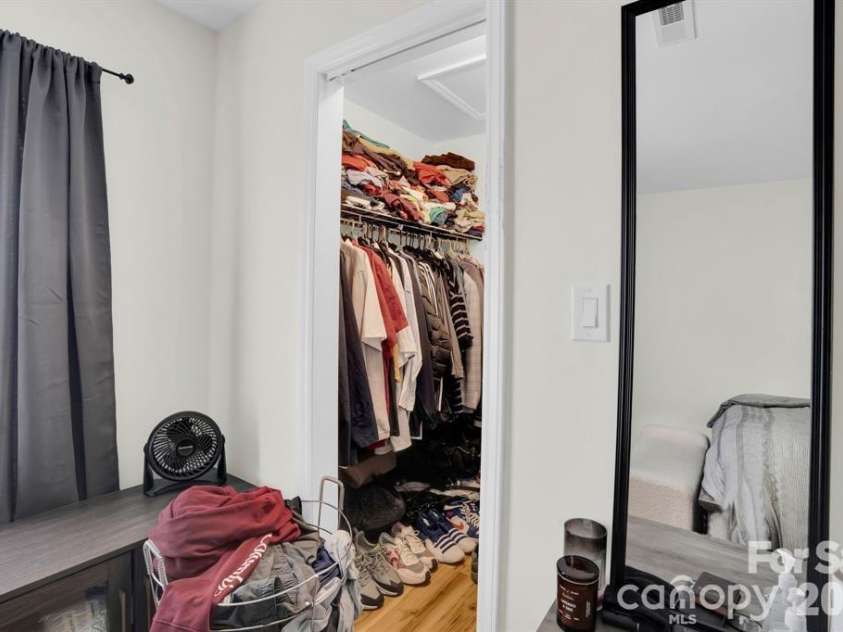 2911 Iron Gate Lane, Charlotte, NC 28212.  MLS# CAR4341390, YatesRealty ID 7567. 