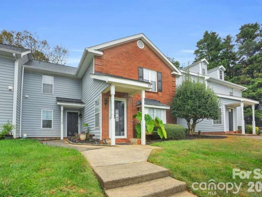 2911 Iron Gate Lane, Charlotte, NC 28212.  MLS# CAR4341390, YatesRealty ID 7567. 