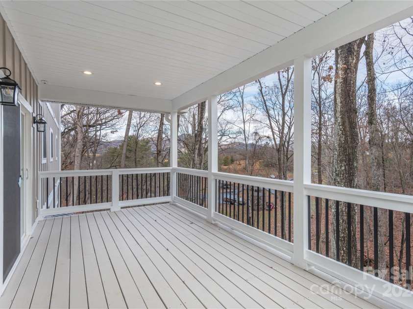 255 Cougar Trail, Clyde, NC 28716.  MLS# CAR4207034, YatesRealty ID 7568. 