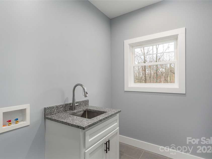 255 Cougar Trail, Clyde, NC 28716.  MLS# CAR4207034, YatesRealty ID 7568. 