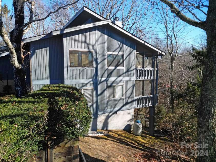 273 Tinequa Drive, Brevard, NC 28712.  MLS# CAR4204439, YatesRealty ID 757. 