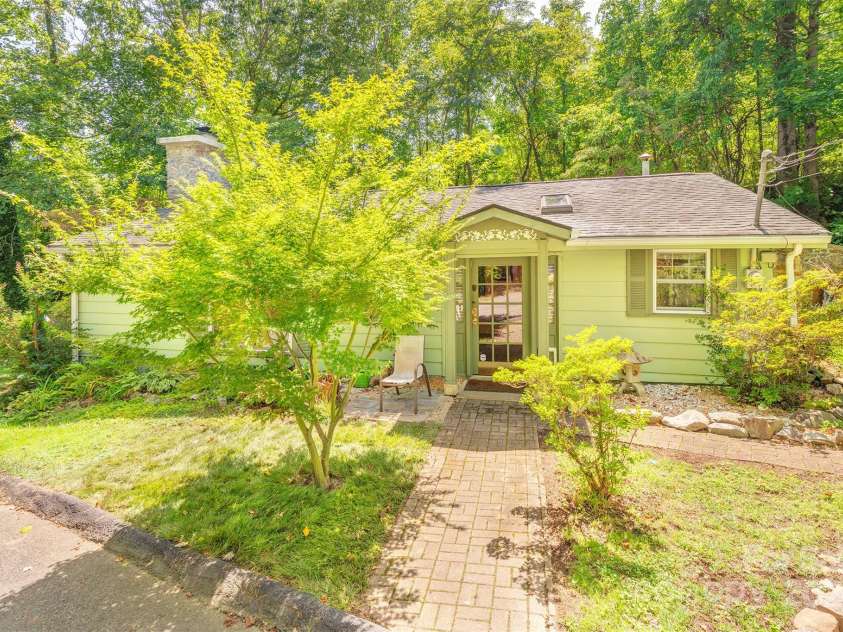 12 Rollingwood Road, Asheville, NC 28805.  MLS# CAR4178766, YatesRealty ID 7570. 