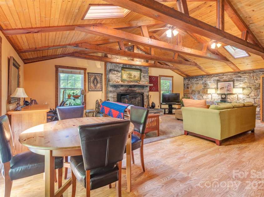 12 Rollingwood Road, Asheville, NC 28805.  MLS# CAR4178766, YatesRealty ID 7570. 