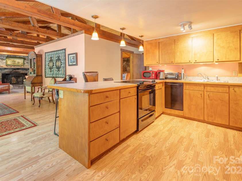 12 Rollingwood Road, Asheville, NC 28805.  MLS# CAR4178766, YatesRealty ID 7570. 