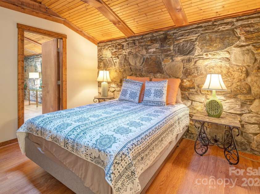 12 Rollingwood Road, Asheville, NC 28805.  MLS# CAR4178766, YatesRealty ID 7570. 