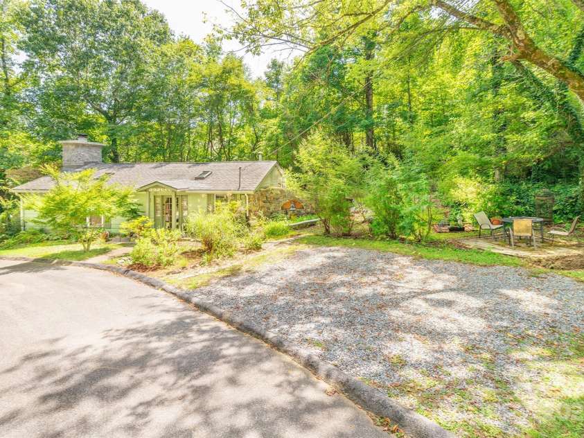 12 Rollingwood Road, Asheville, NC 28805.  MLS# CAR4178766, YatesRealty ID 7570. 