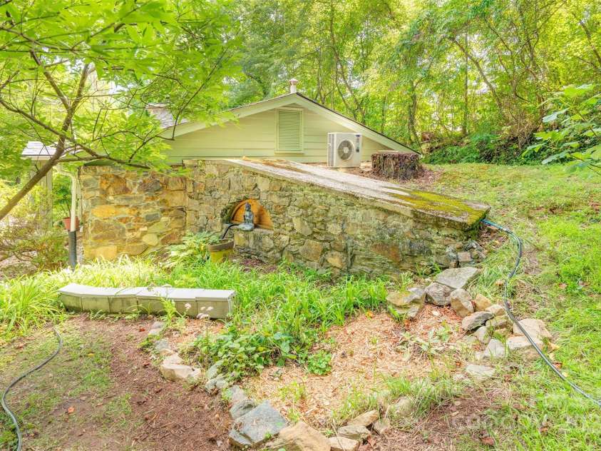 12 Rollingwood Road, Asheville, NC 28805.  MLS# CAR4178766, YatesRealty ID 7570. 