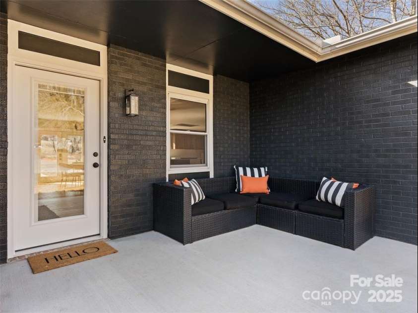 1109 Prestonwood Crossing, Hendersonville, NC 28739.  MLS# CAR4244047, YatesRealty ID 7571. 