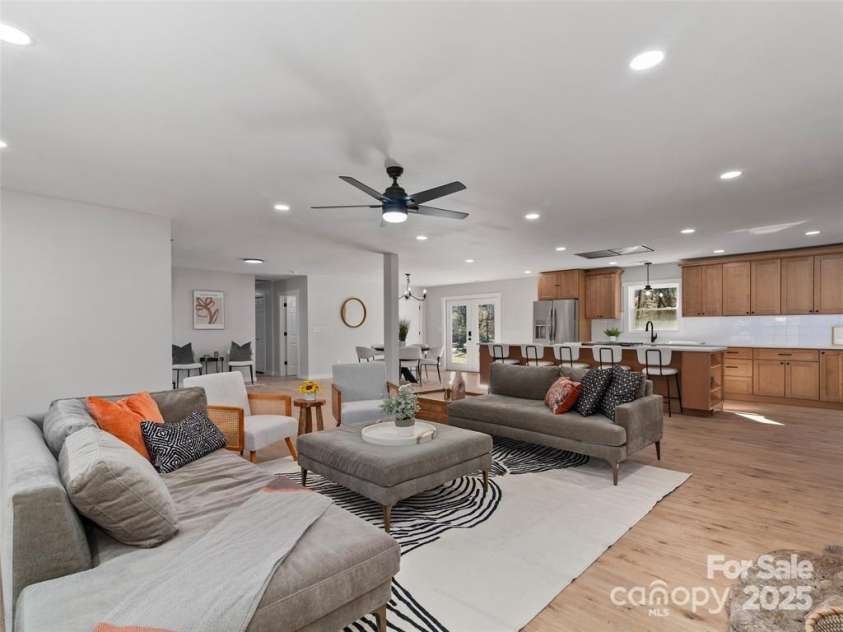 1109 Prestonwood Crossing, Hendersonville, NC 28739.  MLS# CAR4244047, YatesRealty ID 7571. 