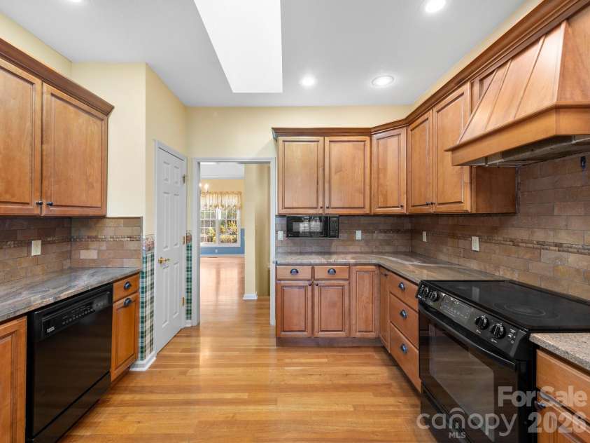 17 Ashton Forest Court, Hendersonville, NC 28739.  MLS# CAR4352312, YatesRealty ID 7571. Kitchen