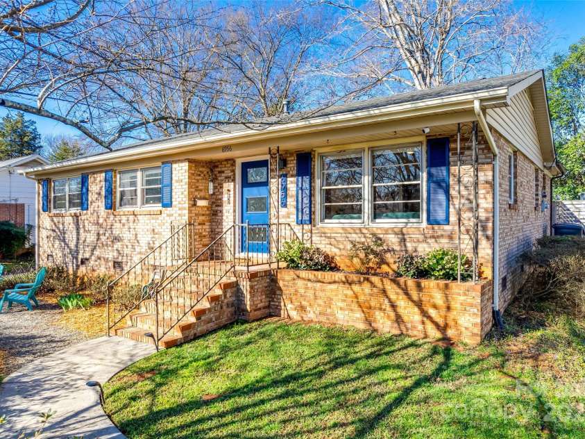 6956 Oakstone Place, Charlotte, NC 28210.  MLS# CAR4232957, YatesRealty ID 7572. 