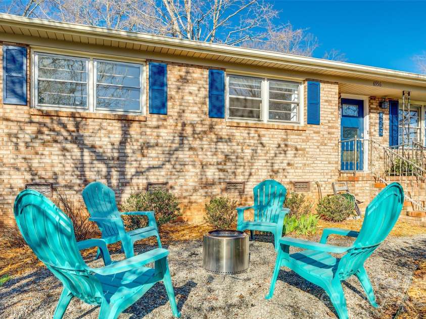 6956 Oakstone Place, Charlotte, NC 28210.  MLS# CAR4232957, YatesRealty ID 7572. 