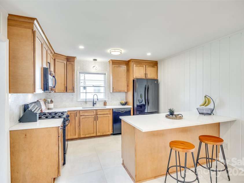 6956 Oakstone Place, Charlotte, NC 28210.  MLS# CAR4232957, YatesRealty ID 7572. 