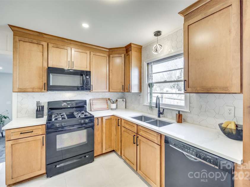 6956 Oakstone Place, Charlotte, NC 28210.  MLS# CAR4232957, YatesRealty ID 7572. 