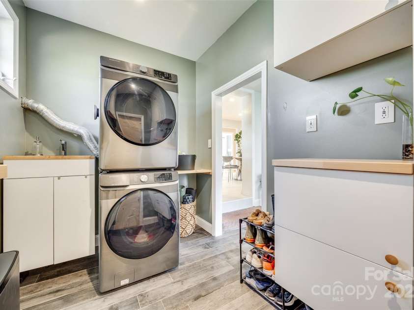 6956 Oakstone Place, Charlotte, NC 28210.  MLS# CAR4232957, YatesRealty ID 7572. 