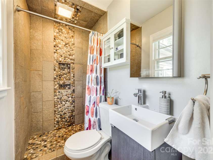 6956 Oakstone Place, Charlotte, NC 28210.  MLS# CAR4232957, YatesRealty ID 7572. 