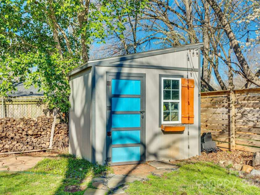 6956 Oakstone Place, Charlotte, NC 28210.  MLS# CAR4232957, YatesRealty ID 7572. 