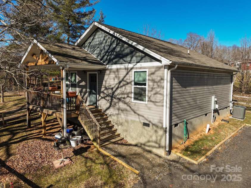 301 Morgan Road, Candler, NC 28715.  MLS# CAR4190957, YatesRealty ID 7573. 