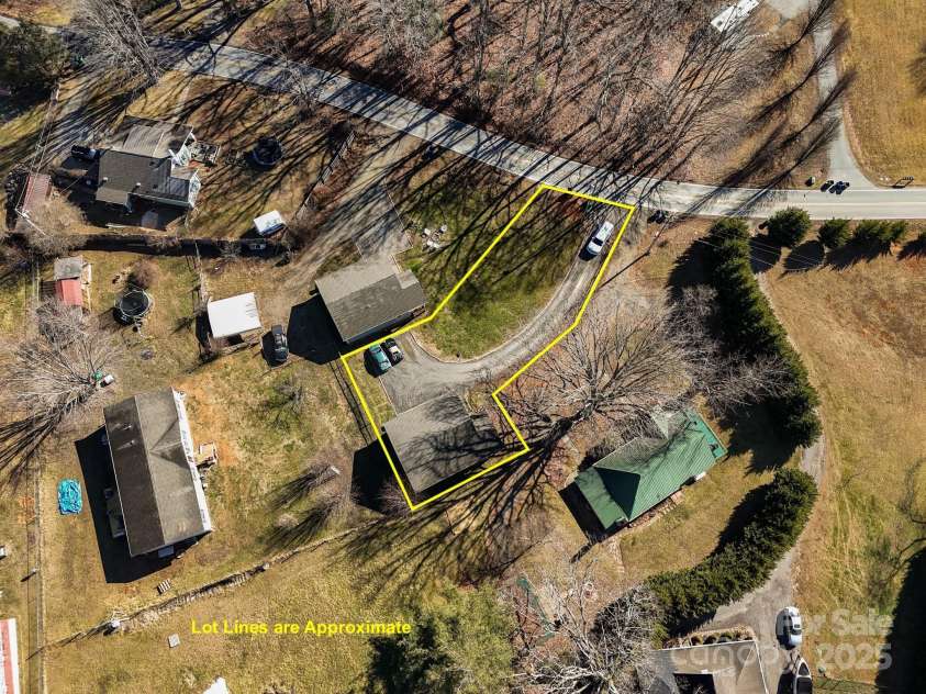 301 Morgan Road, Candler, NC 28715.  MLS# CAR4190957, YatesRealty ID 7573. 