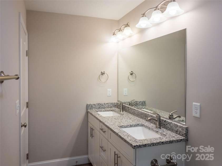 301 Morgan Road, Candler, NC 28715.  MLS# CAR4190957, YatesRealty ID 7573. 