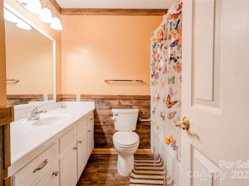 1033 College Avenue, Shelby, NC 28152.  MLS# CAR4314488, YatesRealty ID 7574. Bath 2