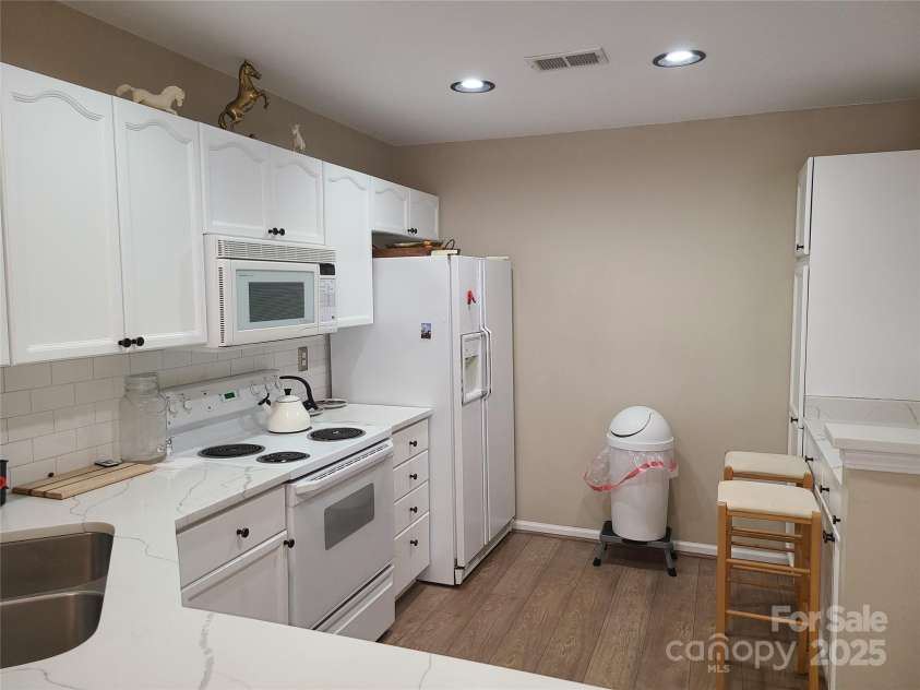 5963 Moose Lane, Charlotte, NC 28269.  MLS# CAR4232815, YatesRealty ID 7575. 