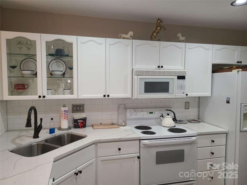 5963 Moose Lane, Charlotte, NC 28269.  MLS# CAR4232815, YatesRealty ID 7575. 