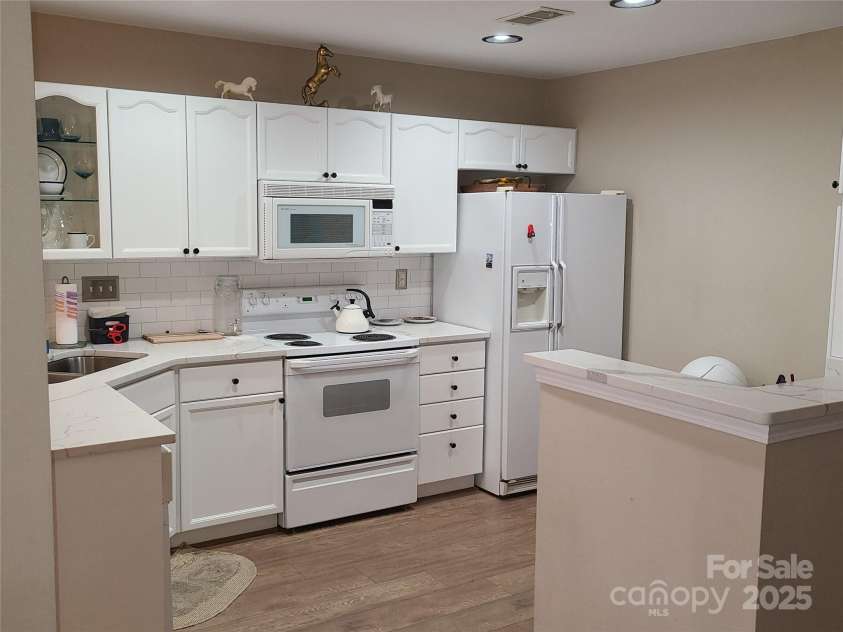 5963 Moose Lane, Charlotte, NC 28269.  MLS# CAR4232815, YatesRealty ID 7575. 