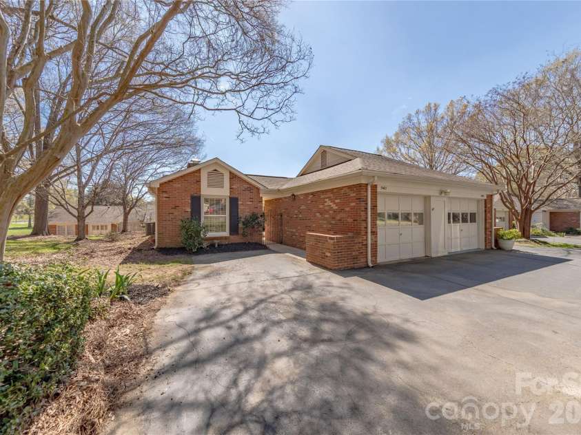2401 Quail Lake Drive, Charlotte, NC 28210.  MLS# CAR4360721, YatesRealty ID 7576. 